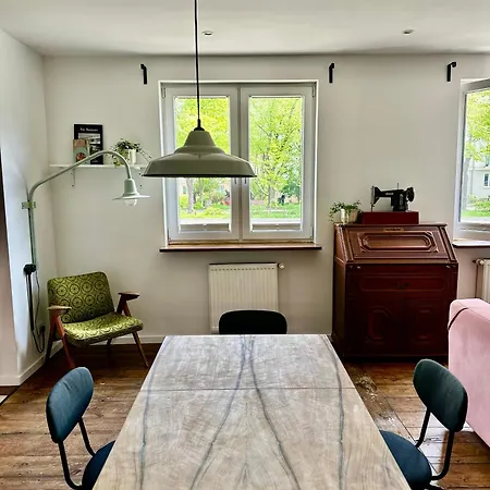 Retro Cozy 10 Minutes To And 15 Minutes To Old Apartman Gdańsk